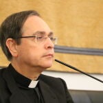 El obispo auxiliar Teodoro León