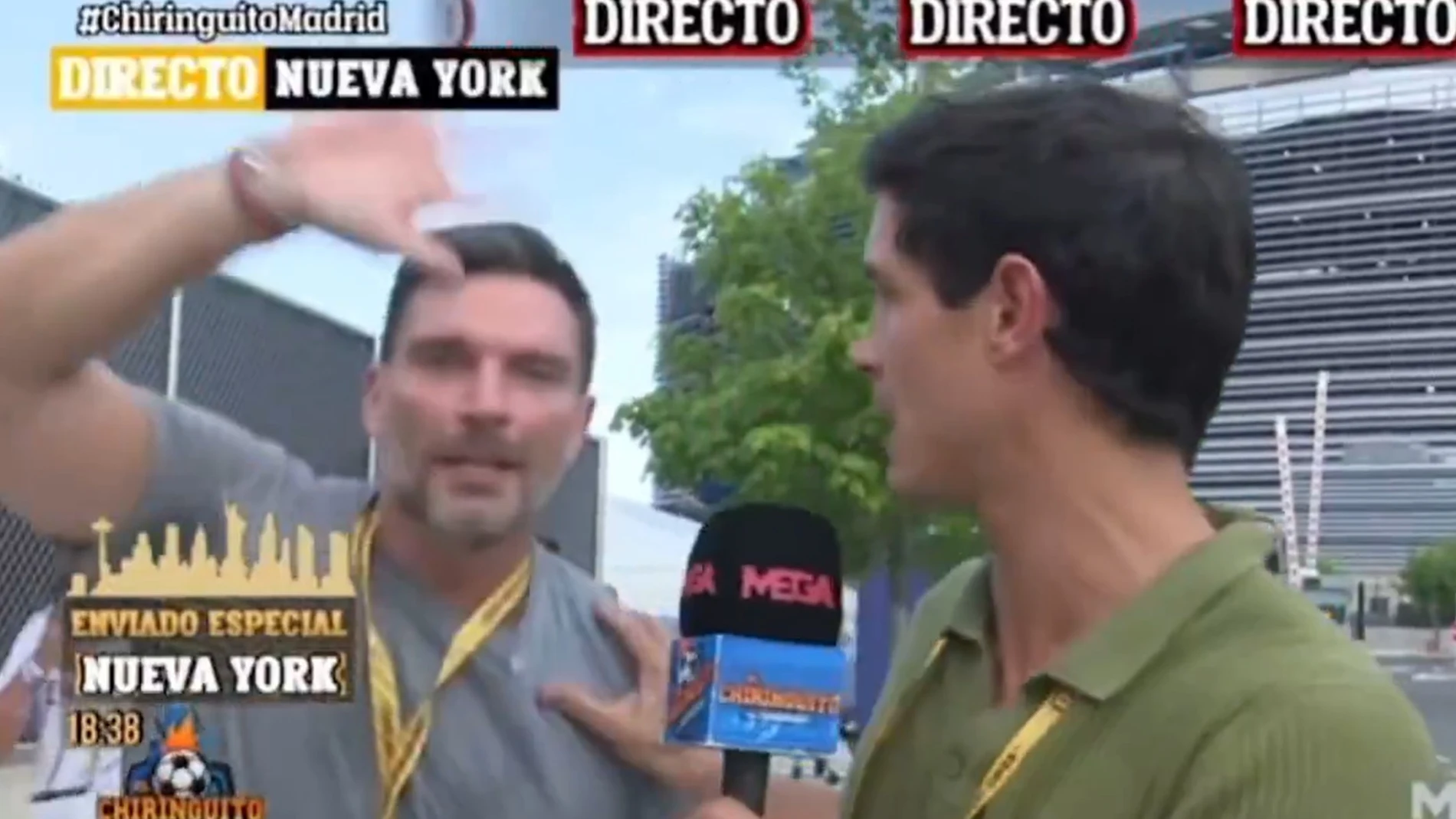 El actor Julián Gil interrumpe la conexión de Edu Aguirre para 'El Chiringuito'