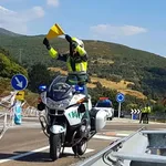 ¿Qué significa que la Guardia Civil te saque un banderín amarillo en la carretera?