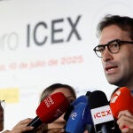 El ministro de Economía, Carlos Cuerpo, y la secretaria de Estado de Comercio, Amparo López Senovilla, participan en el Foro ICEX 2025