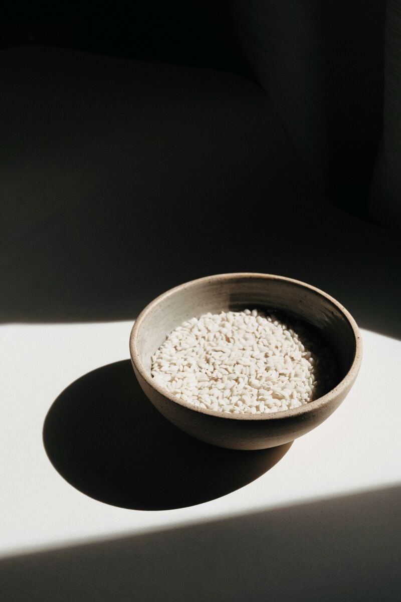 Cómo utilizar el agua del arroz sin dañar tus macetas