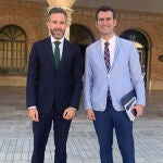 El rector, David García López, junto al alcalde de Medina de Rioseco, David Esteban Rodríguez, tras la inauguración del Curso