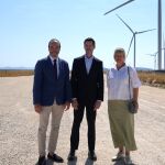 A. Arroyo, R. Álvarez, A. Kwalsøren inauguración Statkraft parque eólico Cernégula