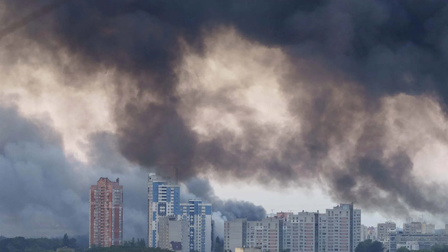 Ucrania.- AMP.- Mueren dos personas y más de 15 resultan heridas en un ataque "masivo" de Rusia contra Kiev