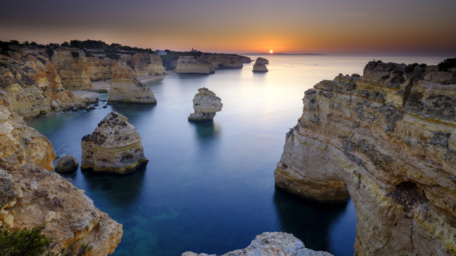 PRAIA MARINHA, FARO, PORTUGAL