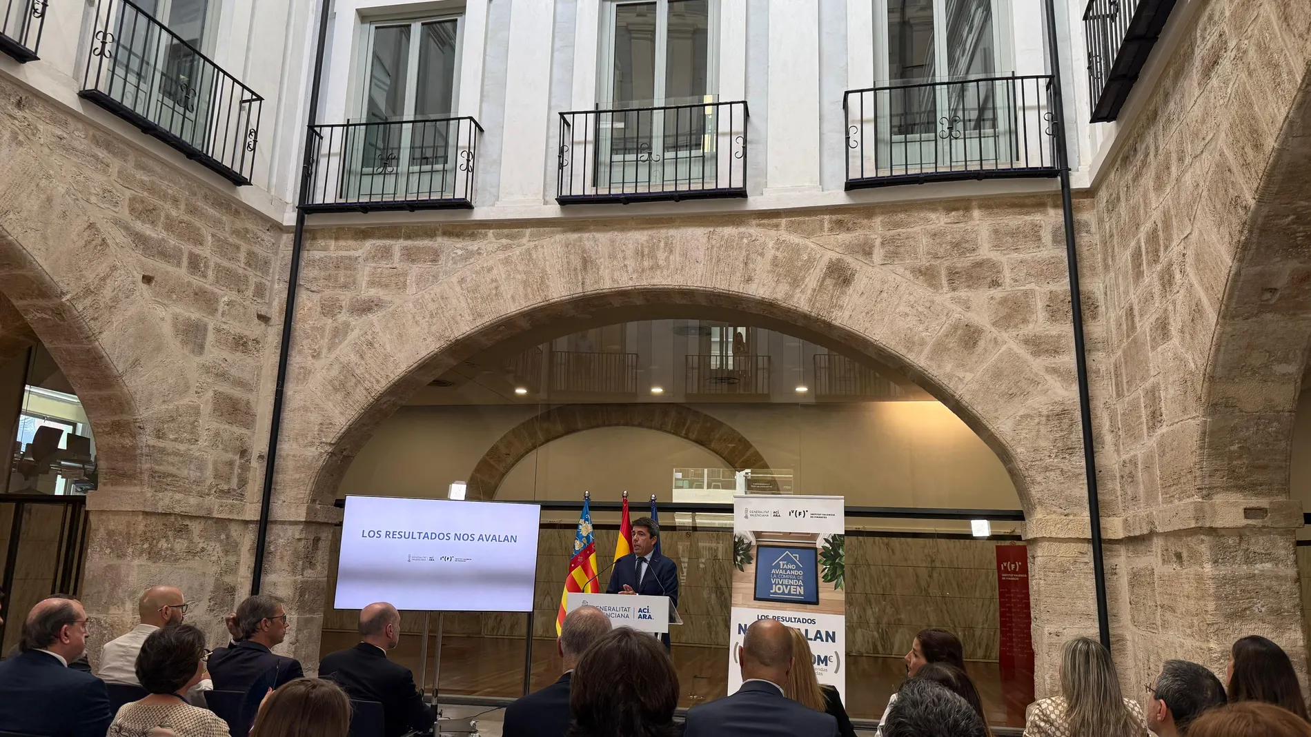 La Generalitat concede en un año más de mil avales a jóvenes para comprar su primera vivienda