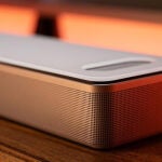 Con Dolby Atmos, TrueSpace y control por voz, esta barra te da cine, música y claridad sin altavoces extra