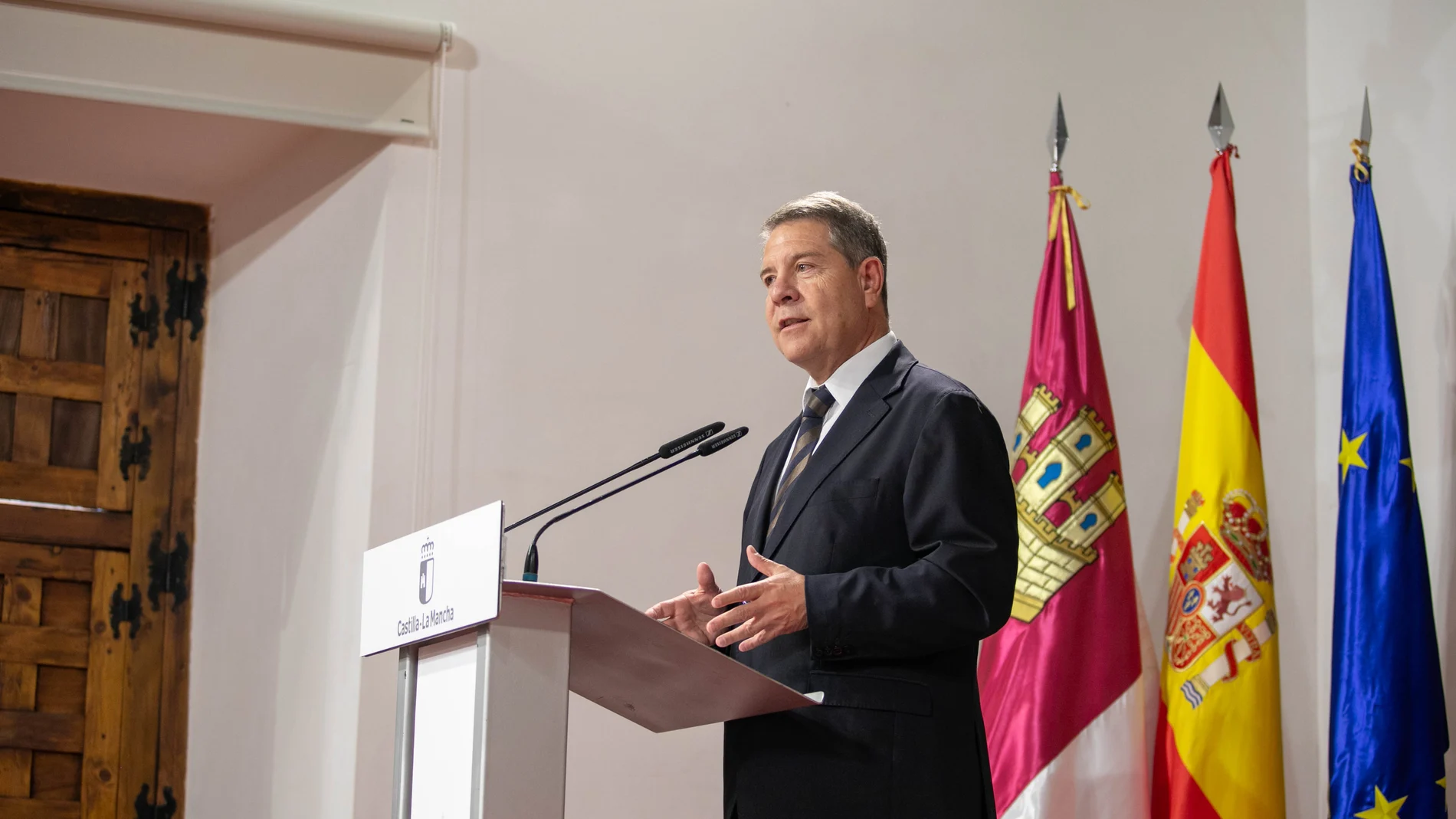 El presidente de Castilla-La Mancha, Emiliano García-Page, en el acto de firma de los nuevos estatutos de la Asociación Interprofesional Vinos de Valdepeñas.