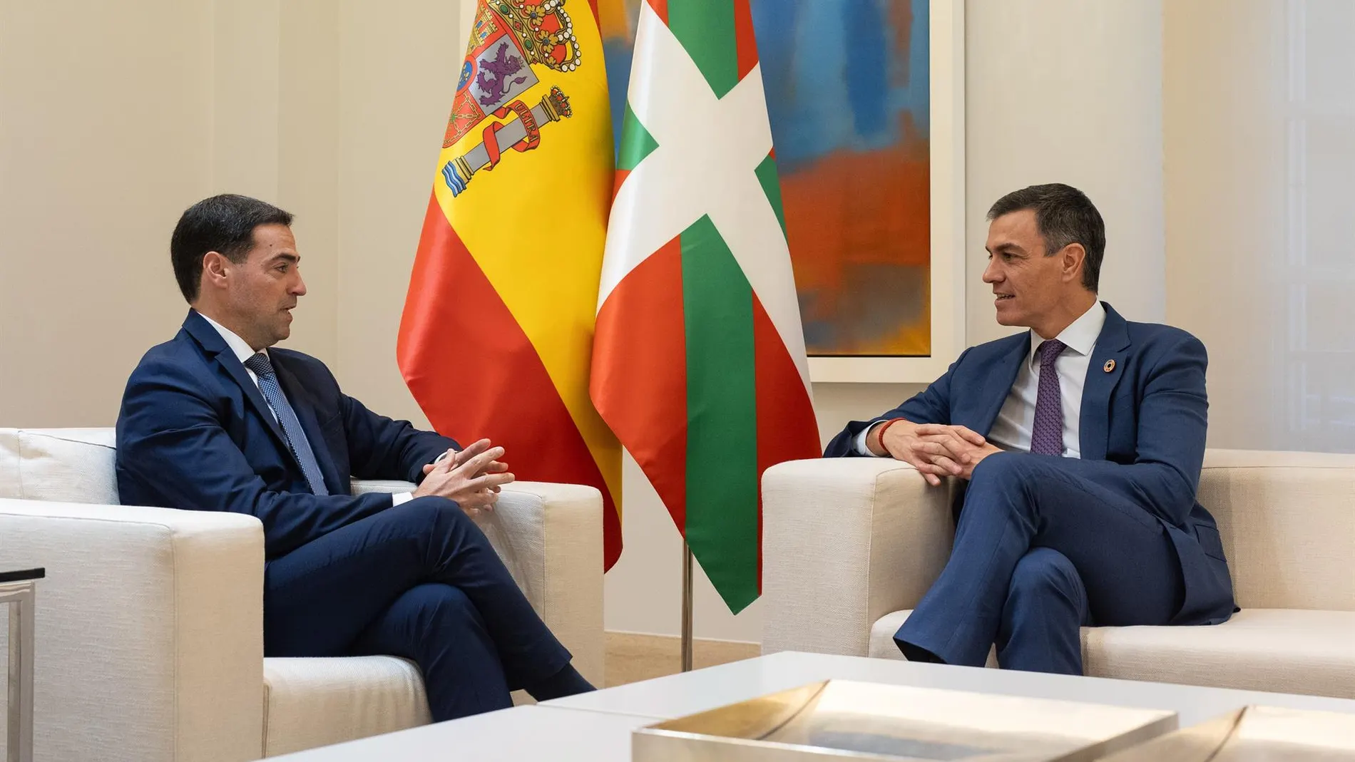 Pradales y Pedro Sánchez abordarán transferencias, migración, euskera y macrorregión Atlántica en la Comisión Bilateral
