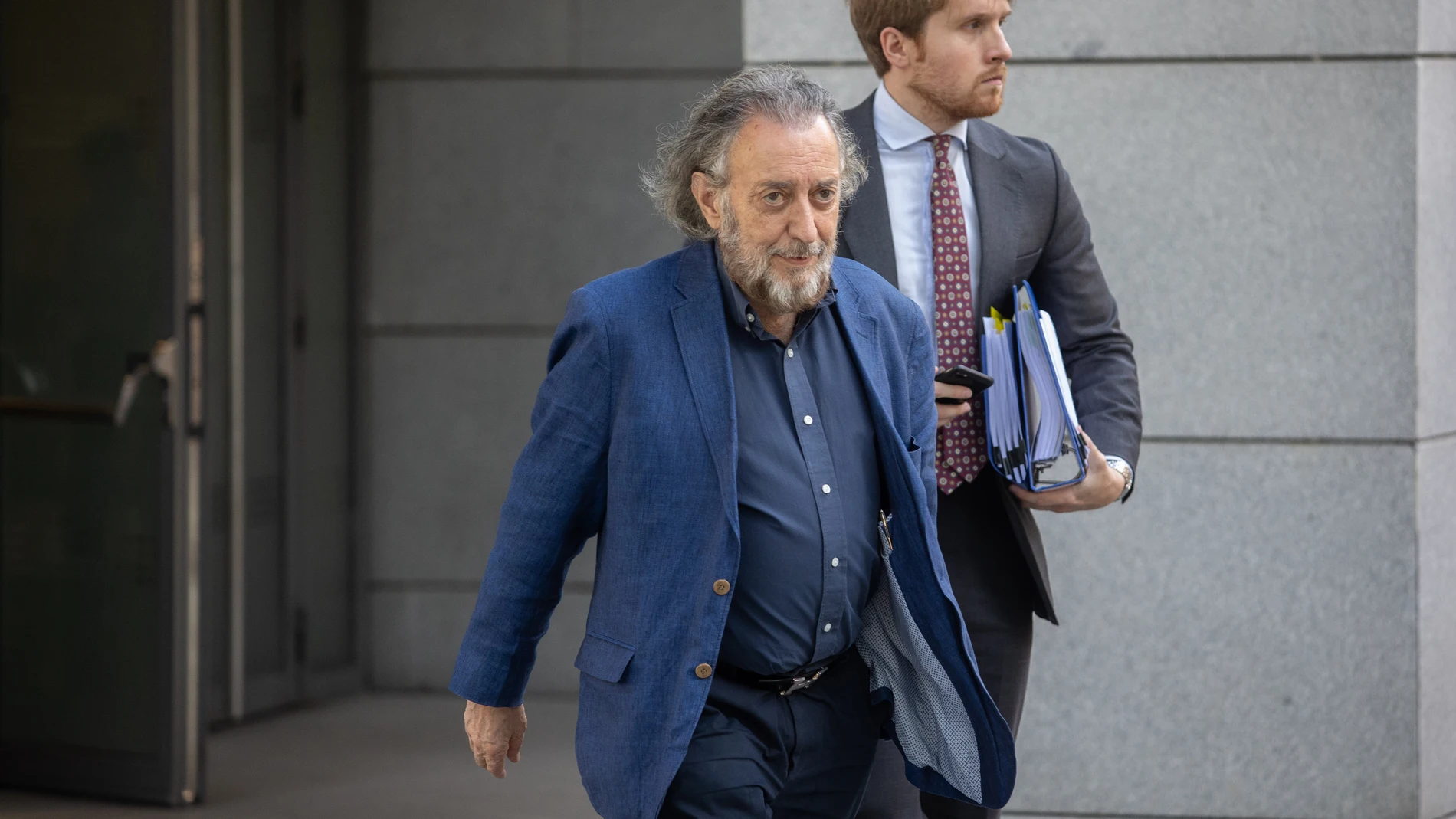 El condenado a 80 años de cárcel por ser el cerebro del ‘caso Nummaria’, Fernando Peña (i), llega a la Audiencia Nacional (AN), a 10 de julio de 2025, en Madrid (España).Fernando Peña está condenado a 80 años de cárcel por delitos fiscales, estafa, falsedad documental e insolvencia punible cometidos a través de su despacho Nummaria. Peña creó un entramado de sociedades para ocultar ingresos y eludir impuestos, defraudando cerca de 10 millones en IRPF y casi 6 millones en IVA entre 2010 y 2015...