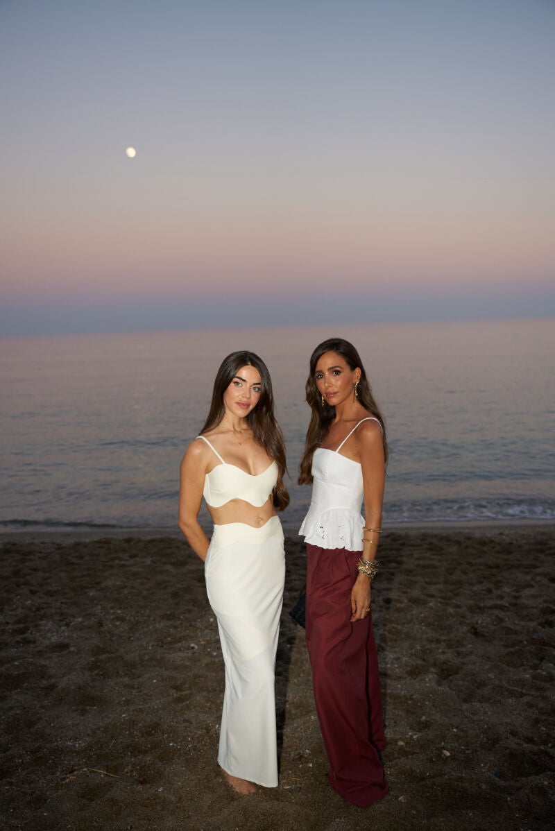 Los looks de Rocío y Violeta.