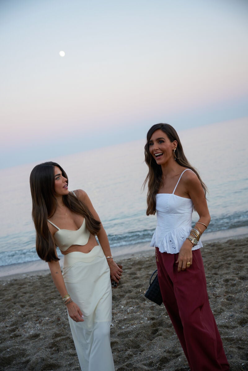 Los looks de Rocío y Violeta.