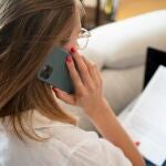No digas nunca estas dos palabras al coger el teléfono si no quieres caer en una estafa