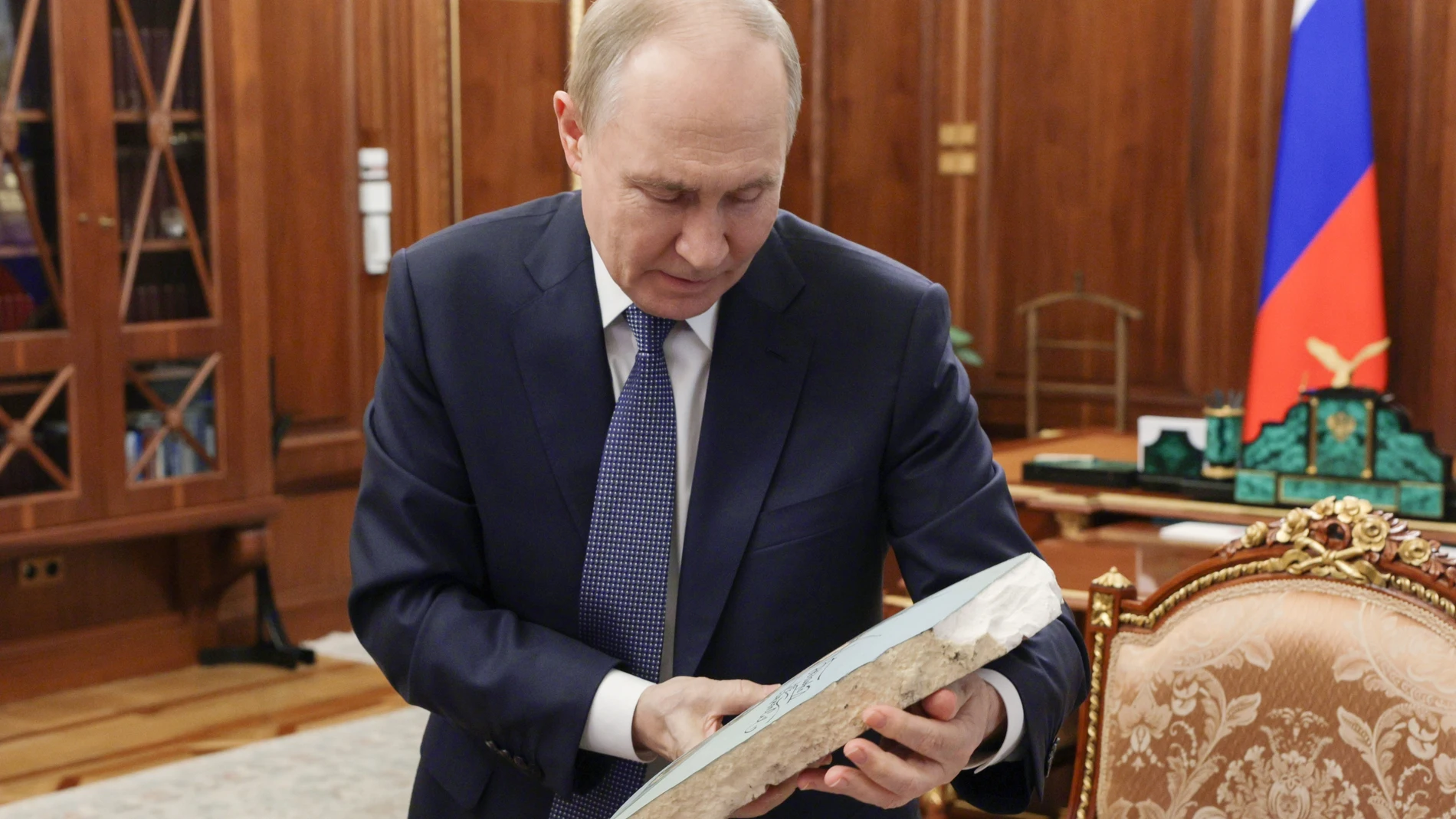 MOSCOW (Russian Federation), 11/07/2025.- Russian President Vladimir Putin meets with Belgorod Region Governor Vyacheslav Gladkov at the Kremlin in Moscow, Russia, 11 July 2025. (Rusia, Moscú) EFE/EPA/MIKHAIL METZEL / SPUTNIK / KREMLIN / POOL MANDATORY CREDIT