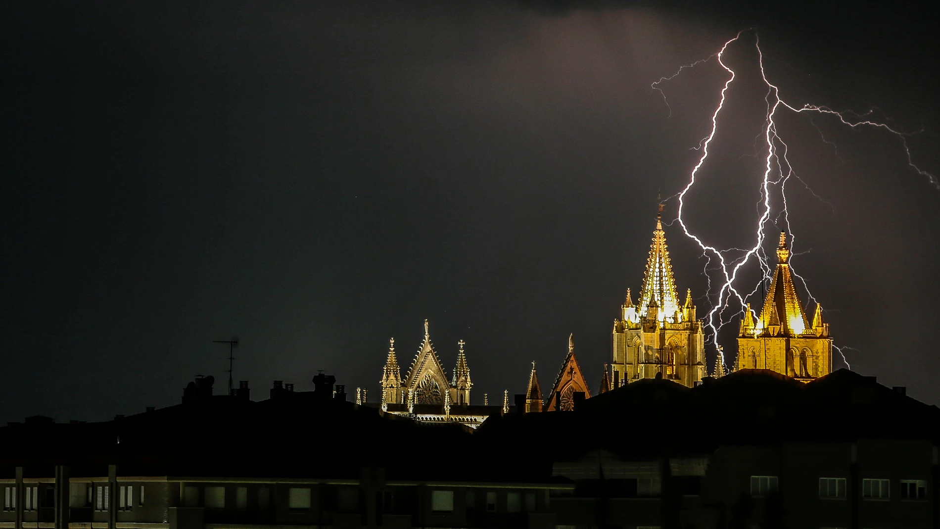 Fuerte tormenta veraniega en León