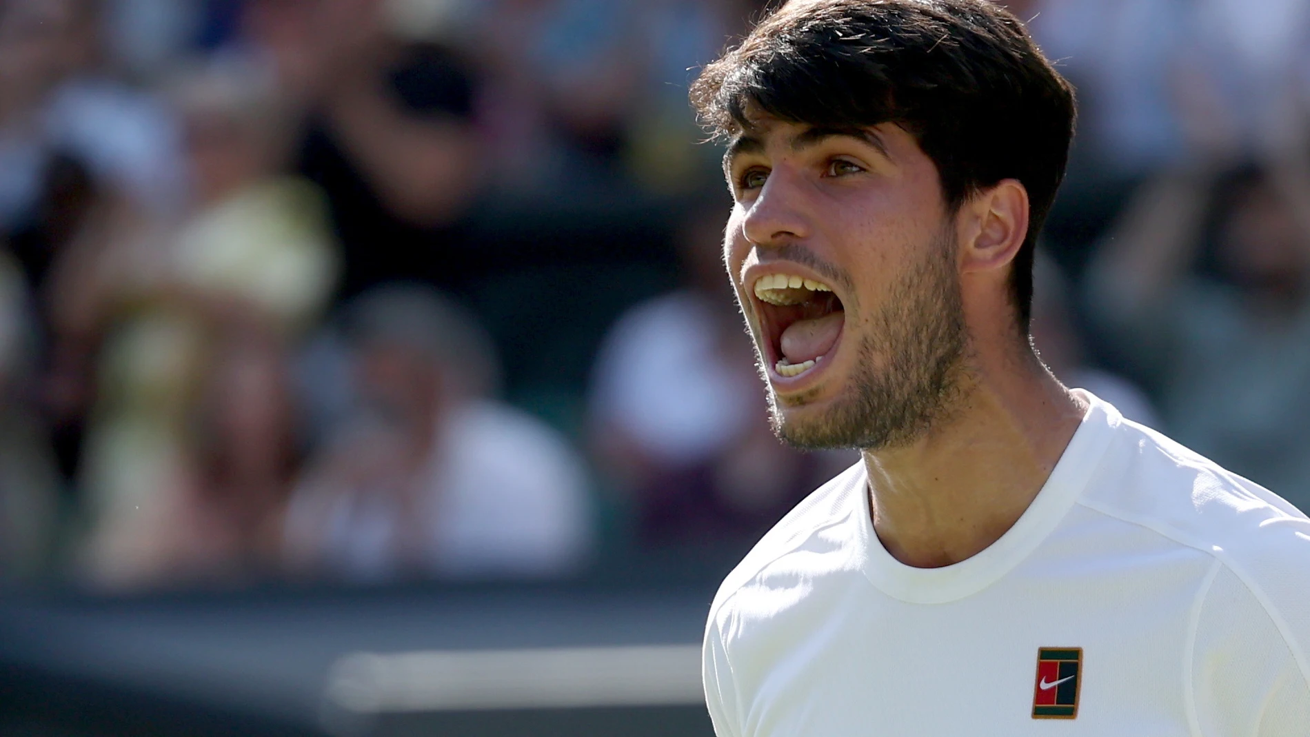 Wimbledon (United Kingdom), 11/07/2025.- Carlos Alcaraz of Spain celebrates wining the Men's Singles semi-finals match against Taylor Fritz of the USA at the Wimbledon Championships, Wimbledon, Britain, 11 July 2025. (Tenis, España, Reino Unido) EFE/EPA/NEIL HALL EDITORIAL USE ONLY