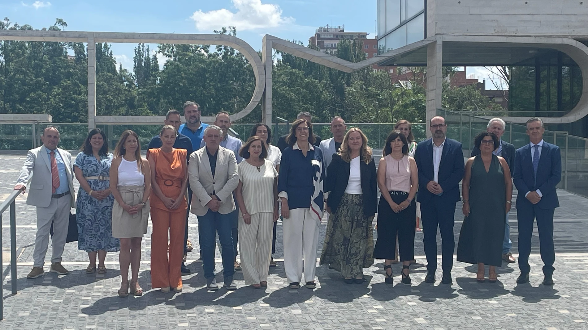 Foto de familia de los miembros de la Comisión Ejecutiva de la FRMP presidida por Ángeles Armisén