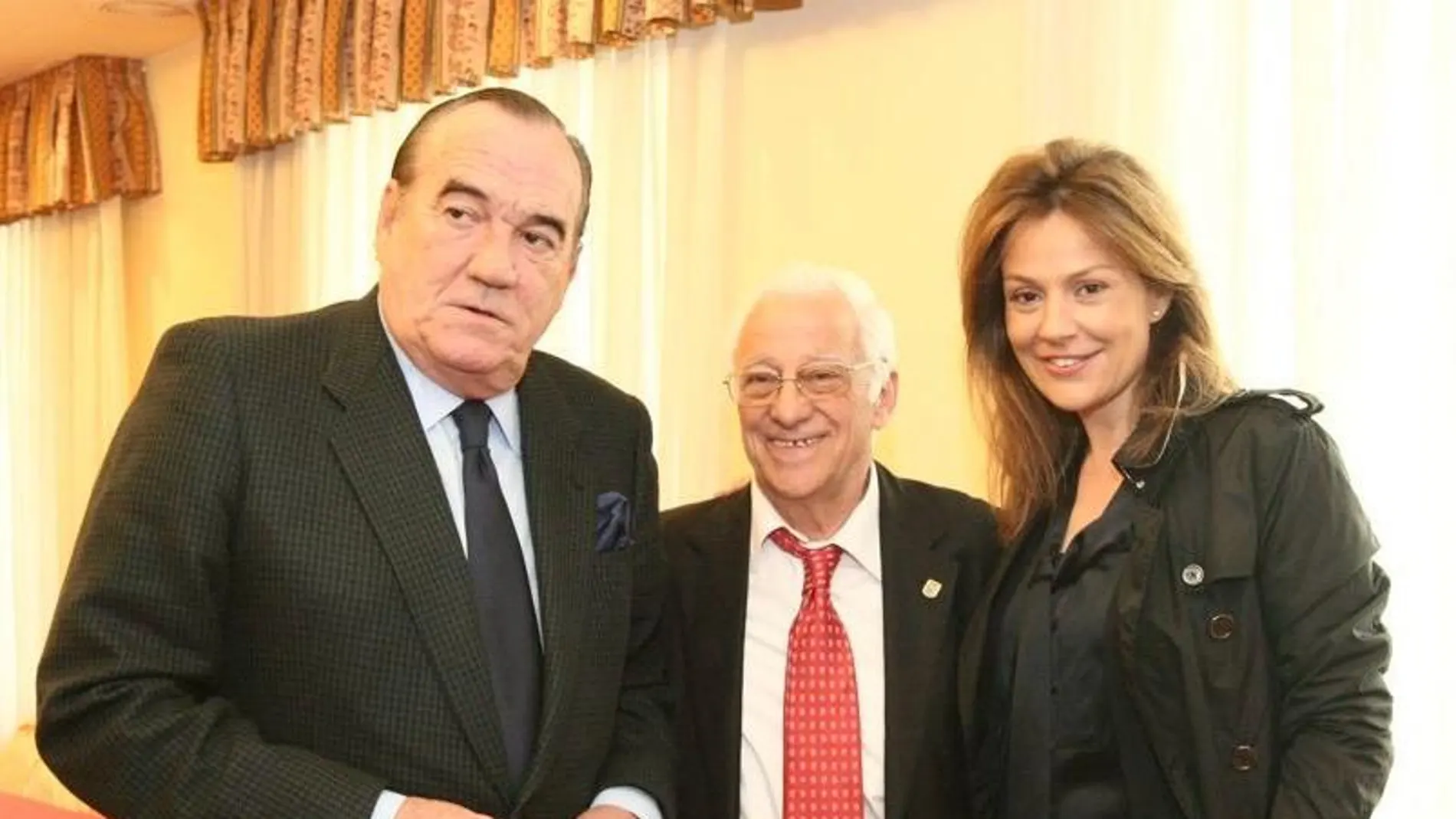 Fernando Fernández-Tapias, El Padre Ángel y Nuria González