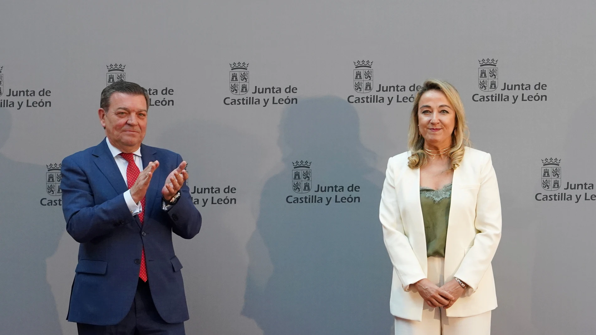 El consejero de la Presidencia, Luis Miguel González Gago, preside la toma de posesión de la directora general de Relaciones Institucionales y directora de Acción Exterior, Ruth Andérez Alonso