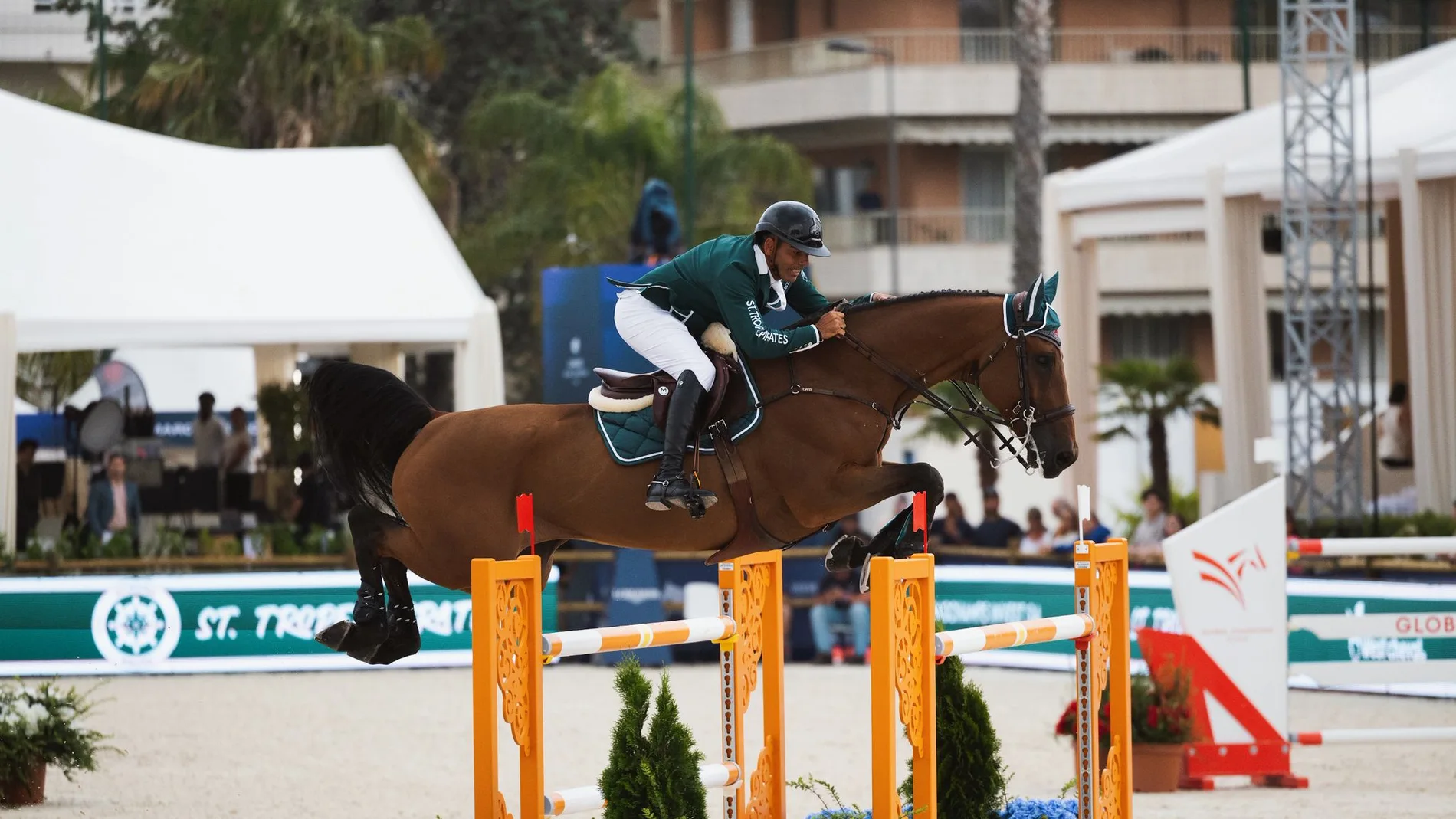 Mariano Martínez Bastida, en pleno salto