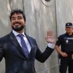 Alvise reconoce al juez que recibió 100.000 euros pero niega que fueran para su campaña