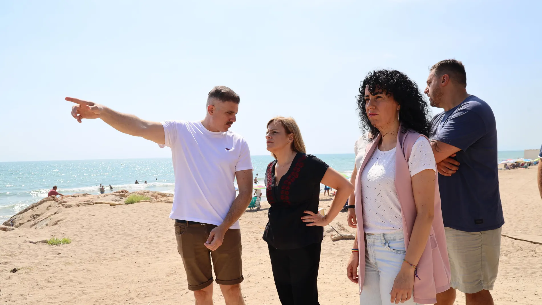 El Gobierno amplía la cantidad de arena que se aportará a las playas tras la dana