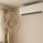 ¿Cuál es la diferencia de consumo eléctrico entre un ventilador y un aire acondicionado?