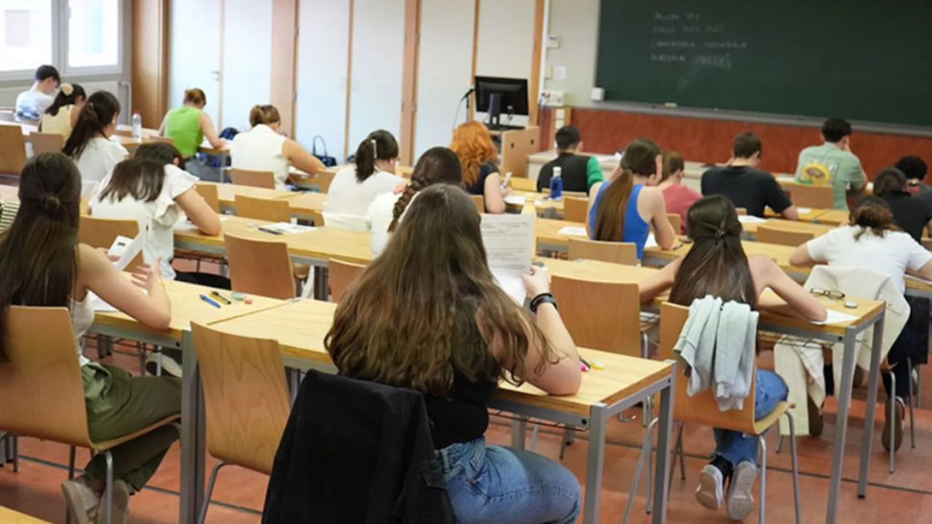Alumnos que realizan la selectividad en Castilla-La Mancha.