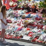 Liverpool team view tributes for late footballer Diogo Jota at Anfield