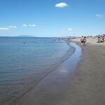 Muere un adolescente en Italia tras quedar sepultado en la playa por el agujero que había cavado con sus hermanos