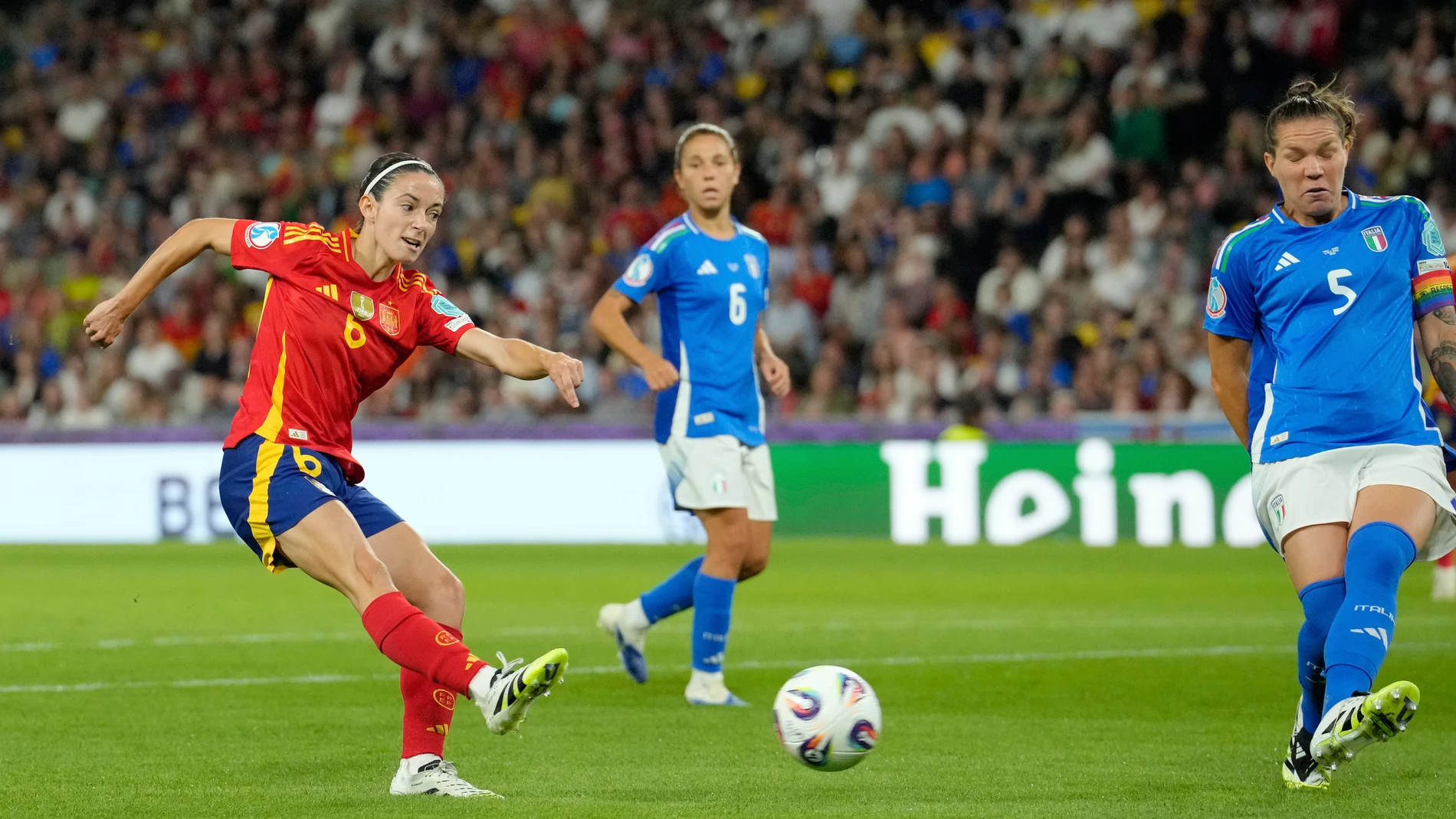 Spain's Aitana Bonmati, left, attempts a shot at goal during the Women's Euro 2025, group B, soccer match between Italy and Spain at Stadion Wankdorf in Bern, Switzerland, Friday, July 11, 2025. (AP Photo/Martin Meissner)