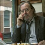 Gary Oldman es el protagonista de la serie
