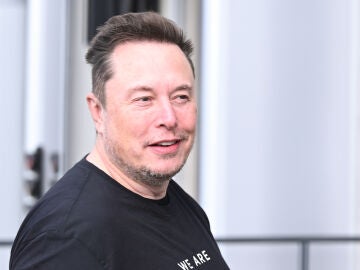 Grok 4 se sirve de las publicaciones de Elon Musk en X para responder a las preguntas polémicas