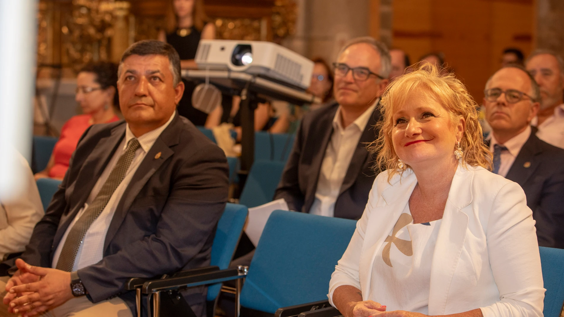 La consejera Leticia García y el presidente de la Diputación de Ávila, Carlos García, inauguran la jornada