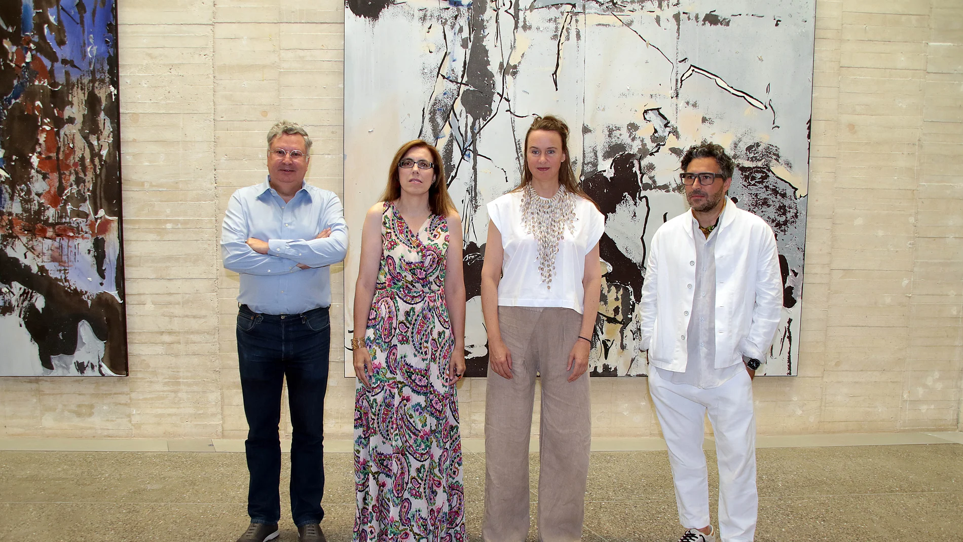 La directora general de Políticas Culturales, Inmaculada Martínez, presenta las próximas exposiciones del Museo de Arte Contemporáneo de Castilla y León con el director del MUSAC, Álvaro Rodríguez Fominaya