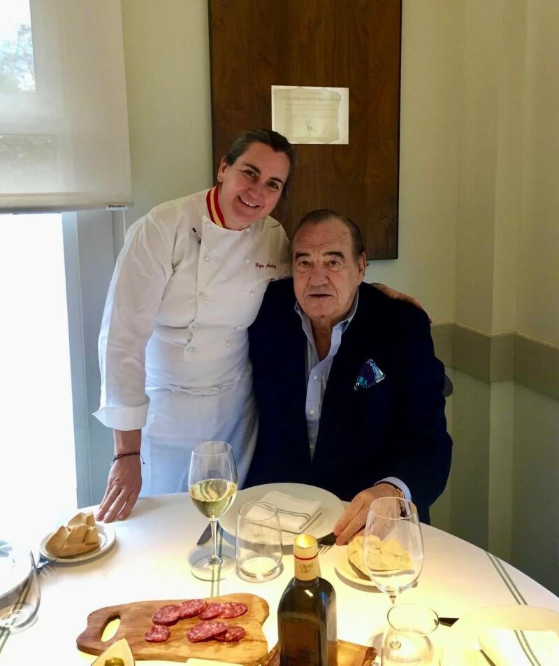 La chef pepa Muñoz y Fernando Fernández-Tapias en el restaurante El Qüenco de Pepa