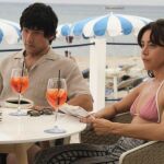 Aubrey Plaza y Will Sharpe son una de las parejas protagonistas de la temporada 2