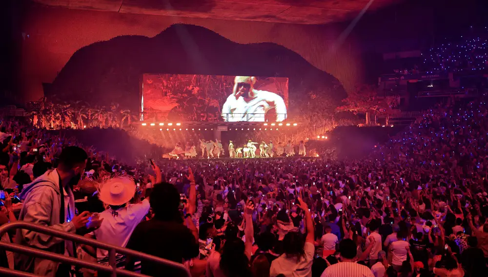 El cantante Bad Bunny se presenta en San Juan