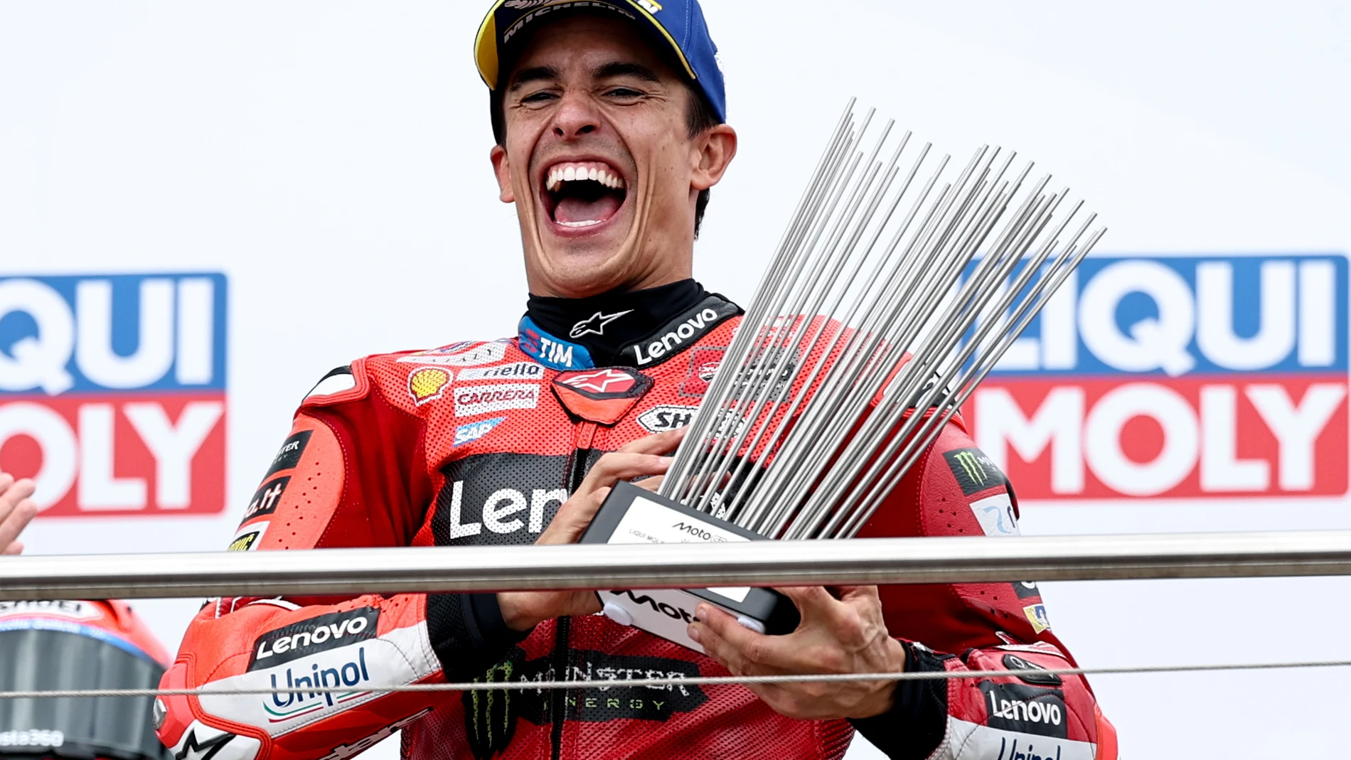 Hohenstein-Ernstthal (Germany), 13/07/2025.- Ducati Lenovo Team rider Marc Marquez of Spain celebrates on the podium after winning the Moto GP race of the motorcycling Grand Prix of Germany at the Sachsenring racing circuit in Hohenstein-Ernstthal, Germany, 13 July 2025. (Motociclismo, Alemania, España) EFE/EPA/FILIP SINGER