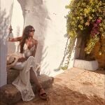 Sara Carbonero con vestido bohemio y alpargatas.