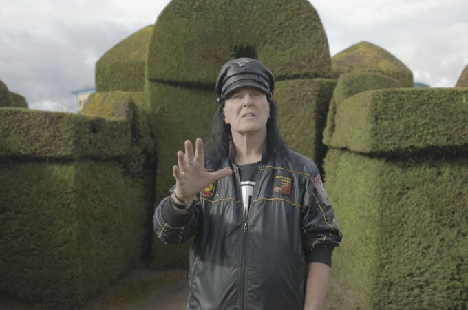 Dave Evans, exvocalista de AC/DC, filma videoclip en cementerio de Ecuador: "Es increíble"