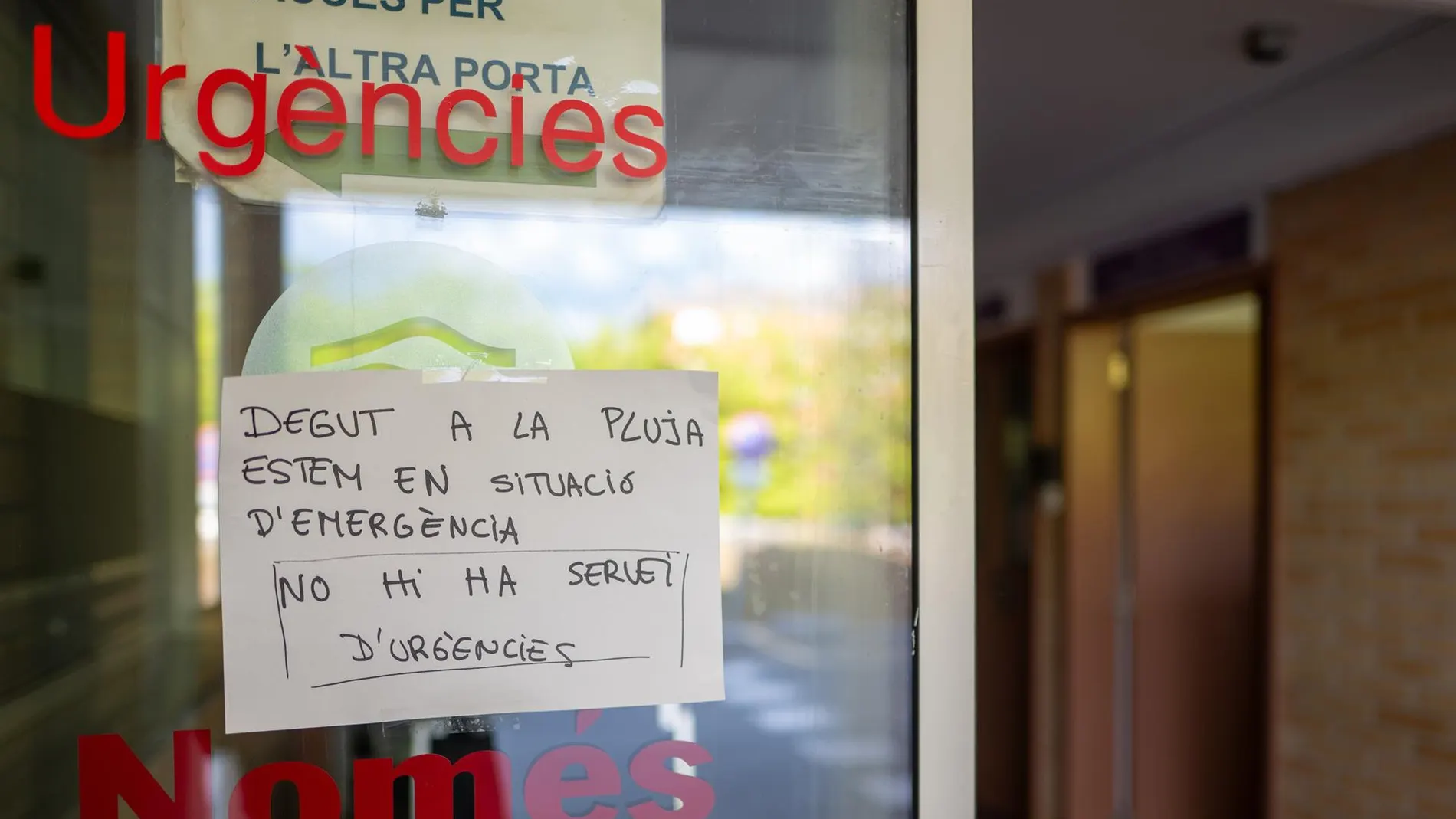 AV.- Desalojan el Hospital del Alt Penedès (Barcelona) para reparar los daños de la inundación