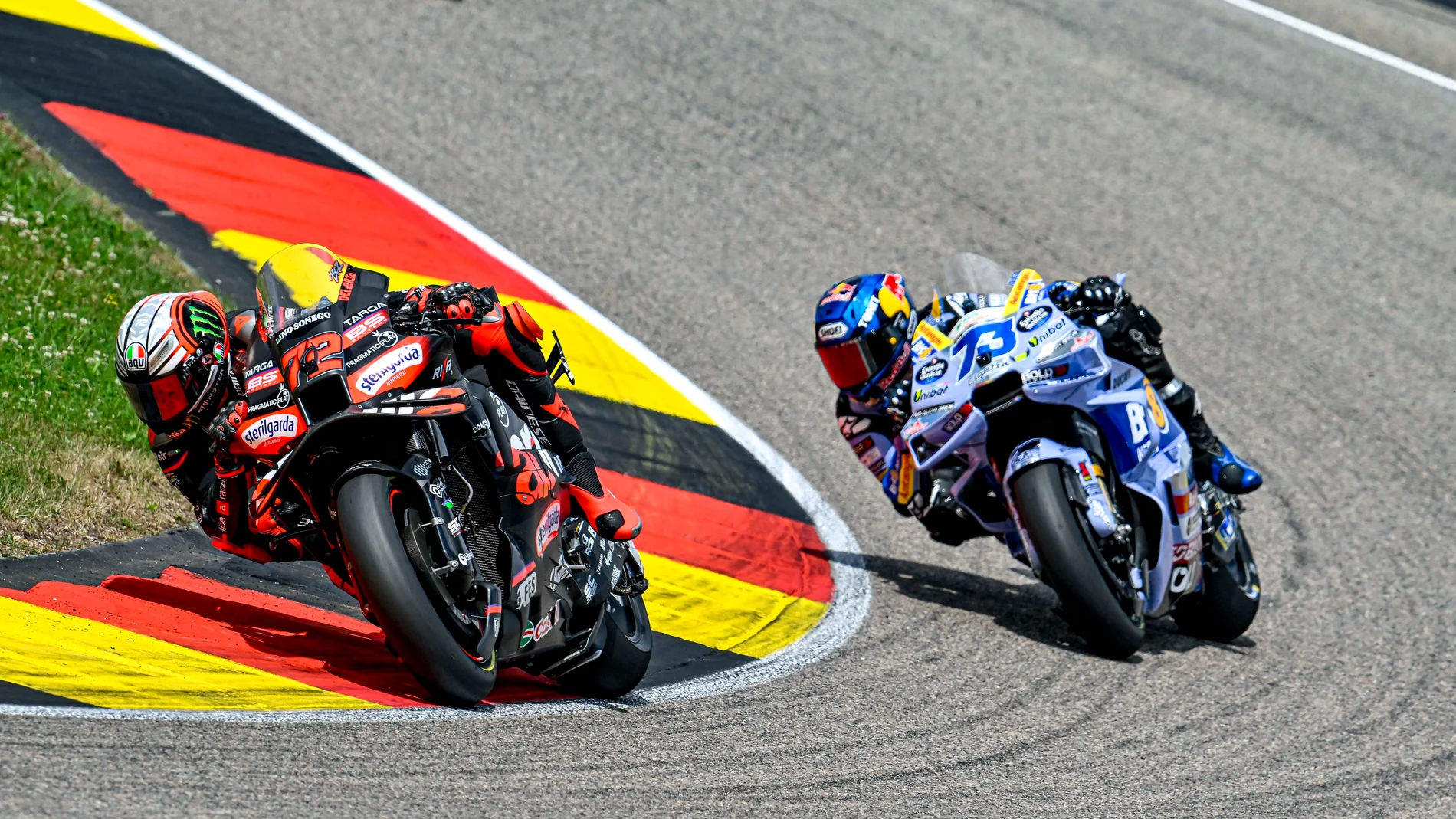 72 BEZECCHI Marco (ita), Aprilia Racing Team Gresini, Aprilia RS-GP 2025, action with 73 MARQUEZ Alex (spa), Gresini Racing MotoGP, Ducati Desmosedici GP24 during the 2025 MotoGP Motul Liqui Moly Grand Prix of Germany, Germany GP, on the Sachsenring circuit, from July 11 to 13, in Germany - Photo Studio Milagro / DPPIAFP7 13/07/2025 ONLY FOR USE IN SPAIN