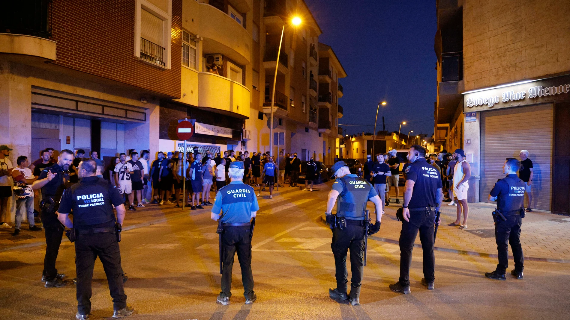 Agentes desplegados en Torre Pacheco para contener los disturbios vividos en Torre Pacheco MARTÍN C/EUROPA PRESS 12/07/2025