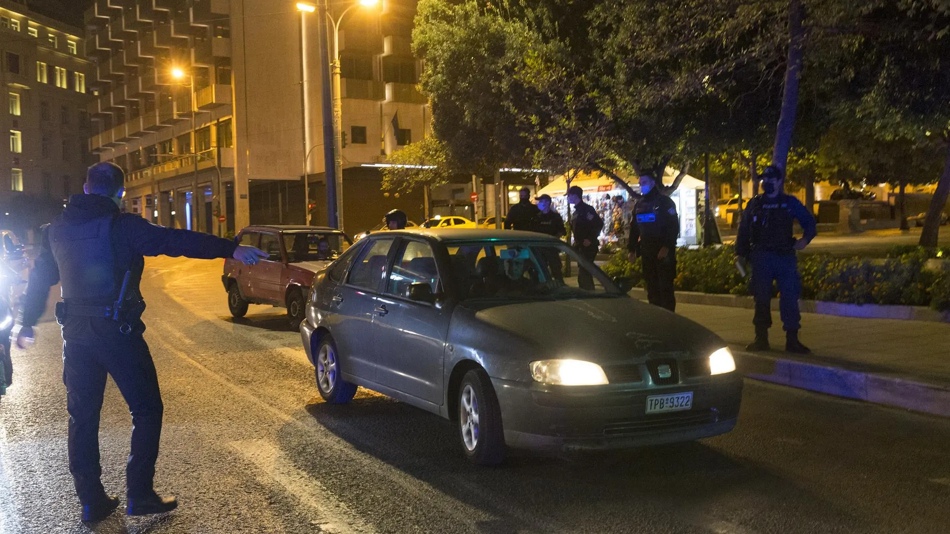 Grecia.- Al menos 12 heridos en el centro de Atenas al estrellarse un vehículo contra un restaurante