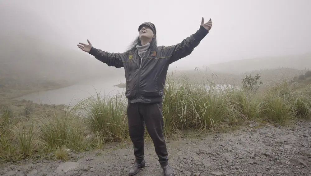 Dave Evans, exvocalista de AC/DC, filma videoclip en cementerio de Ecuador: "Es increíble"