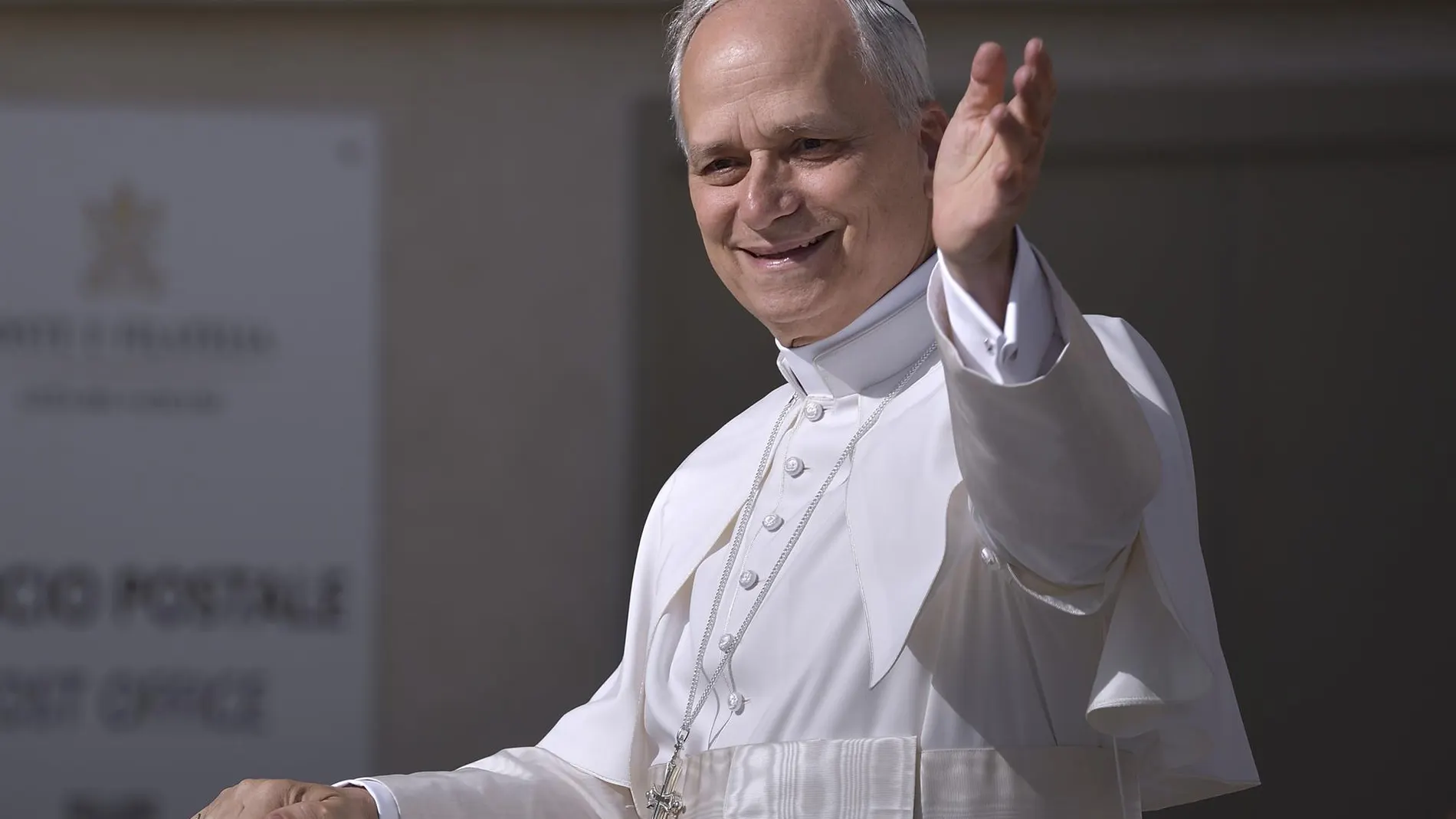 El Papa pide mirar como "prójimo" a cualquier persona sin importar nacionalidad en su primera misa en Castel Gandolfo