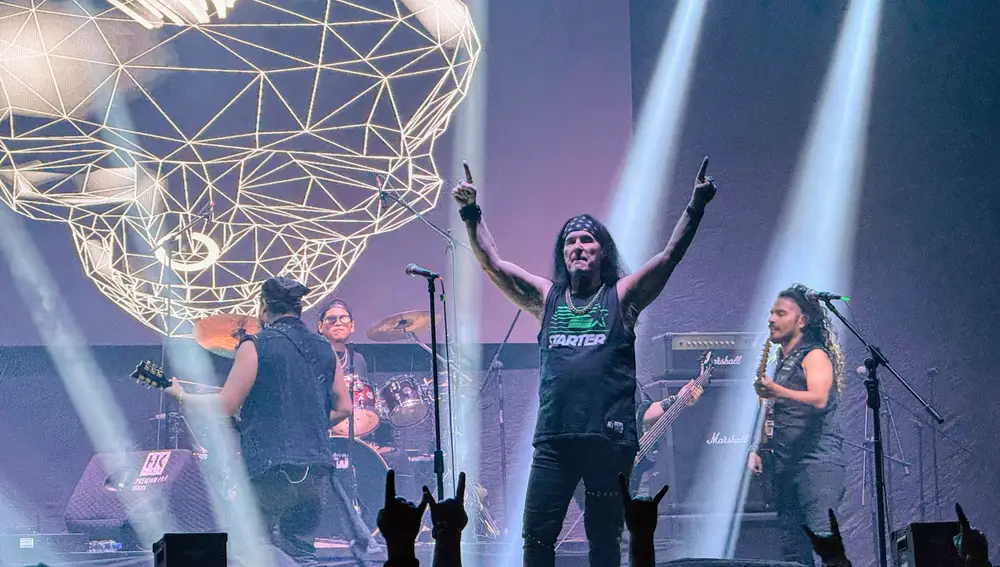 Dave Evans, exvocalista de AC/DC, filma videoclip en cementerio de Ecuador: "Es increíble"