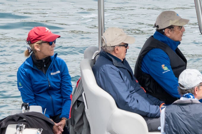 El Rey Juan Carlos sale a navegar junto a su hija, la Infanta Elena