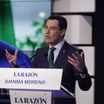 El presidente de la Junta de Andalucía, este lunes en la sede de LA RAZÓN.